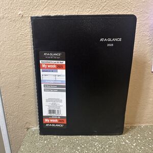 AT-A-GLANCE 2025 Weekly Appointment Book, 8" x 11", Large, Black (G5200025)